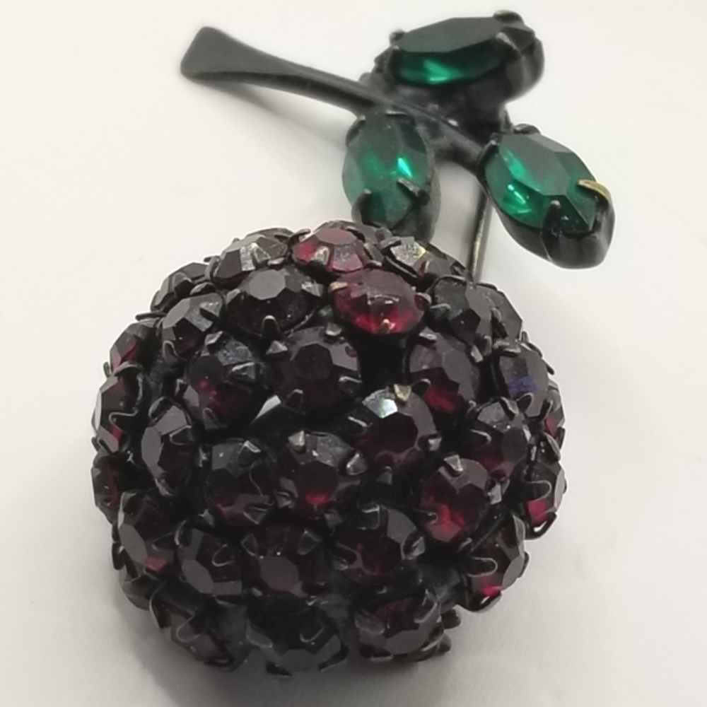 Warner Vintage Cherry Brooch Pin Japanned Rhinestone Black Back Fruit 3D Red - Picture 15 of 15